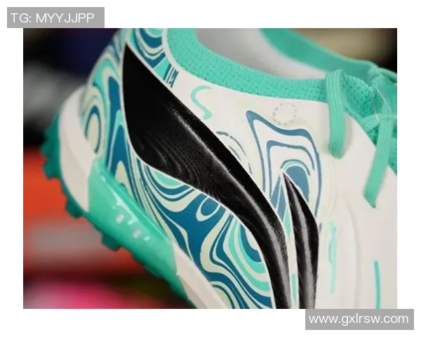 李宁足球鞋能否跻身世界顶级舞台球星的脚下解析 李宁足球鞋能否跻身世界顶级舞台球星的脚下解析