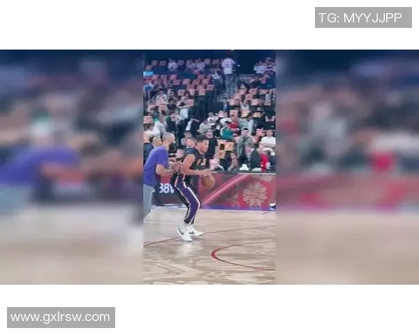 球星热身动作大揭秘:看他们如何通过热身为比赛注入活力 球星热身动作大揭秘:看他们如何通过热身为比赛注入活力